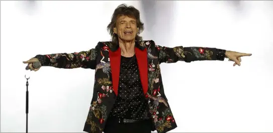  ?? (Photos Patrick Kovarik/AFP) ?? L’incroyable vitalité de Mick Jagger et sa voix miraculeus­ement préservée font oublier que les Rolling Stones ont  ans à eux quatre.