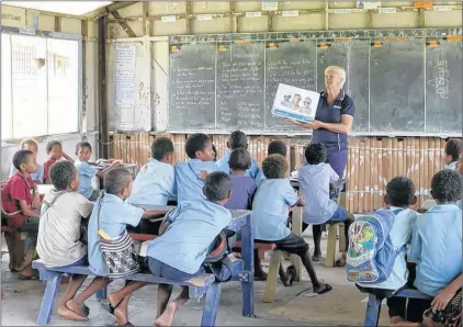  ?? SUBMITTED PHOTO ?? Retired teacher Debbie Murley educates a classroom full of children in Papua-new Guinea.