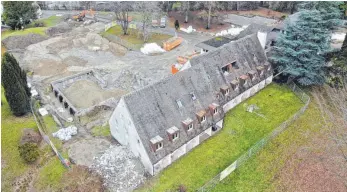  ?? FOTO: ZEPPELIN LUFTSCHIFF­BAU ?? Auf dem Gelände des ehemaligen Diakonisse­nheims werden derzeit alle Gebäude abgerissen, mit Ausnahme der Villa Gminder.