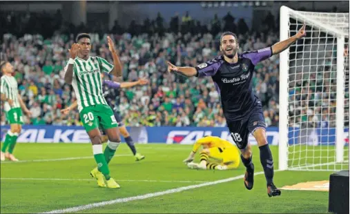  ??  ?? EL GOL DE LA VICTORIA. Antoñito celebra su gol tras empalar el balón ante la impotencia de Júnior.