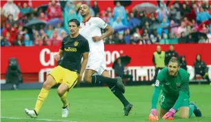  ?? Reuters ?? Sevilla’s Sevilla’s Steven N’Zonzi (centre) reacts after scoring against Atletico Madrid. —