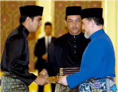  ??  ?? Syed Saddiq (left) recieves his appoitment as Youth and Sports Minister from Yang diPertuan Agong Sultan Muhammad V, at Istana Negara yesterday. — Bernama photo