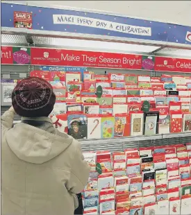  ?? Picture: Getty Images ?? TRADITION
Picking out Christmas cards.