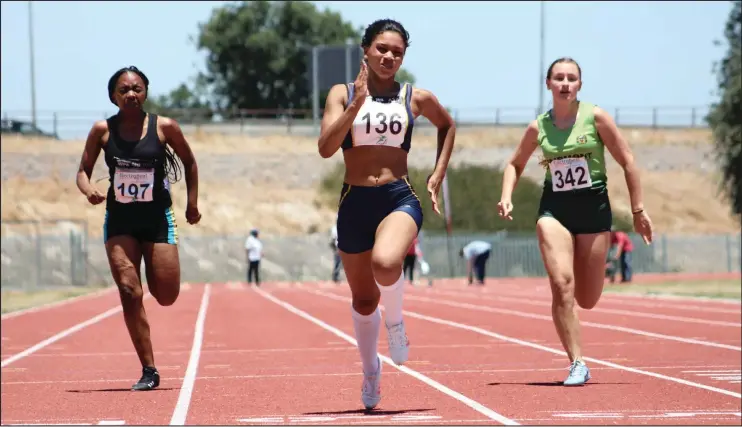  ?? PICTURE: KEAGAN MITCHELL ?? Lawon Hill, centre, in action last season. The Atlantis speedster was among 36 athletes who took part in the recent Born 2 Be Elite (B2BE) training camp in Green Point.