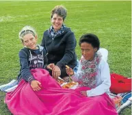  ?? Picture: BRIAN WITBOOI ?? MOVIE TIME: Beth Clotz enjoyed eats with Carla Clotz, 11, left, and Tezne Theunis, 10, at the screening of ‘Matilda’ held at Cape Recife High School in Summerstra­nd last week