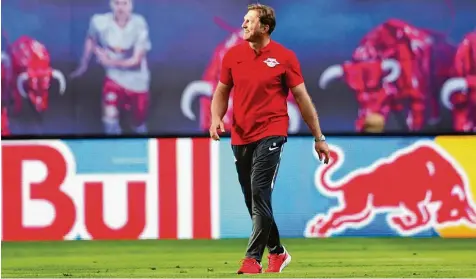  ?? Foto: Jan Woitas, dpa ?? Kein roter Bulle und kein Rasenballe­r mehr: Der 50 jährige Ralph Hasenhüttl kehrt RB Leipzig den Rücken.