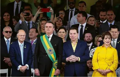  ?? Pedro Ladeira - 7.set.2019/Folhapress ?? Bolsonaro ao lado de Edir Macedo (Record) e Silvio Santos (SBT) no Sete de Setembro
