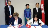  ?? PROVIDED TO CHINA DAILY ?? Chief Executive Carrie Lam Cheng Yuet-ngor and UK Chancellor of the Exchequer Philip Hammond (back row, left) witness the signing of the FinTech Bridge Agreement between Hong Kong and the UK in London on Wednesday.