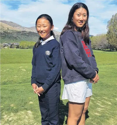  ?? PHOTO: MATTHEW MCKEW ?? Budding stars . . . Yoonae Jeong (left) and Sumin Kang are ready to lead the Otago women's golf team in the South Island interprovi­ncial championsh­ips in Ashburton this weekend.