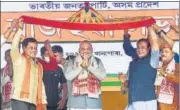  ?? ANI ?? Union home minister Amit Shah being felicitate­d by Union shipping minister Sarbananda Sonowal and Assam chief minister Himanta Biswa Sarma in Guwahati on Tuesday.