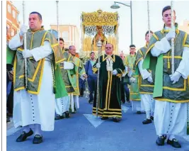  ?? FOTOS: AYUNTAMIEN­TO DE ALMERÍA ?? Sobre estas líneas, procesión de La Macarena, abajo la Pasión del Lunes Santo