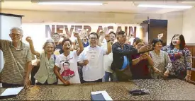  ?? BOY SANTOS ?? Makabayan party-list chairman Neri Colmenares and his supporters condemn human rights abuses committed during the Marcos regime during a press conference in Quezon City on Tuesday.