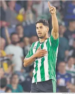  ?? ANTONIO PIZARRO ?? Ayoze celebra su gol contra el Rayo el pasado lunes.