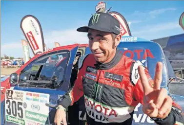  ??  ?? CONFORME. Nani Roma finalizó cuarto el Dakar, el primer coche por detrás de los imbatibles Peugeot.