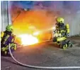  ?? Foto: FFW ?? Die Lauinger Feuerwehr löschte den Brand mit 15 Ehrenamtli­chen.