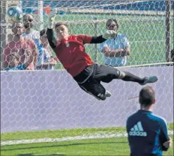  ??  ?? LIBERADO. Lunin podría jugar mañana en el Bernabéu ante el Madrid.