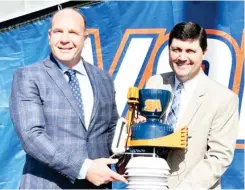  ?? ?? Weatherste­m owner and CEO Ed Mansouri, left, presents Starkville Academy’s independen­t weather station to SA Head of School Jeremy Nicholas. (Submitted photo)