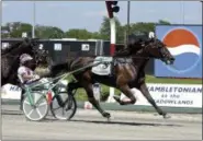  ?? BILL KOSTROUN — THE ASSOCIATED PRESS FILE PHOTO ?? Glidemaste­r, driven by John Campbell, wins the Hambletoni­an at Meadowland­s Racetrack in East Rutherford, N.J. Campbell bids farewell to the Meadowland­s, making his final drives at the track that helped the Hall of Famer become harness racing’s career...