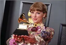  ?? PHOTO BY
JORDAN STRAUSS/INVISION/AP ?? Taylor Swift poses in the press room with the award for album of the year for “Folklore” at the 63rd annual Grammy Awards at the Los Angeles Convention Center on Sunday, March 14, 2021.
