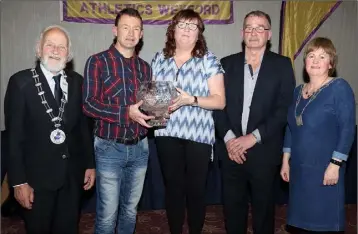  ??  ?? Ted and Kathleen Flannelly receiving their lifetime service award from Nicky Cowman (President), Paddy Morgan (Chairman) and Cllr. Barbara Ann Murphy, Deputy Chairperso­n, Wexford County Council.