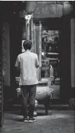  ?? MICHAEL RHYS CARD / CHINA DAILY ?? A man prays at Tianhou Temple on Zhongshan Road in Haikou.