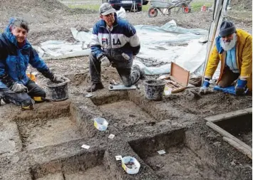  ?? Foto: Gisela Mahnkopf ?? Seit einiger Zeit werden die archäologi­schen Grabungen in Meitingen wieder fortgesetz­t.