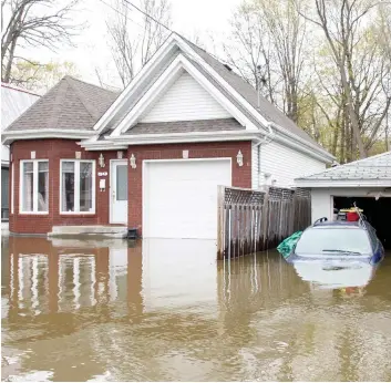  ?? PHOTO D’ARCHIVES ?? Ces centaines de maisons affectées par les inondation­s du printemps ne pourront être reconstrui­tes parce qu’elles risquent de subir le même sort d’ici 20 ans.
