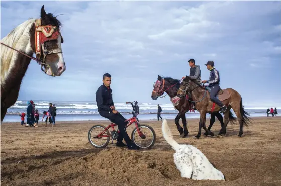  ?? Yoriyas Yassine Alaoui Ismaili / GPP ?? Yoriyas Yassine Alaoui Ismaili’s Moroccan beach scene from ‘Casablanca – Not the Movie’ appears in The Arab Street exhibition