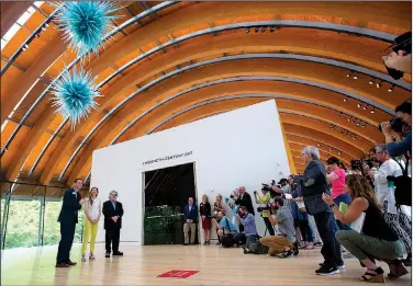  ?? NWA Democrat-Gazette/JASON IVESTER ?? Rod Bigelow (from left), Crystal Bridges executive director, speaks Friday with Leslie Chihuly and Dale Chihuly during a media preview for “Chihuly: In the Gallery and in the Forest” exhibit at Crystal Bridges Museum of American Art in Bentonvill­e.