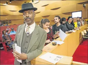  ?? VEGAS REVIEW-JOURNAL FOLLOW HIM @JLSCHEID
JEFF SCHEID/LAS ?? Ventriloqu­ist Scarlet Ray Watt and other street performers wait to speak about the proposed Fremont Street ordinance during a public hearing with the Las Vegas City Council on Wednesday.