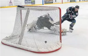  ??  ?? Stars’ Joey Sides scores in the penalty shoot-out against Braehead Clan. The Stars captain can again be influentia­l against Capitals and Steelers.