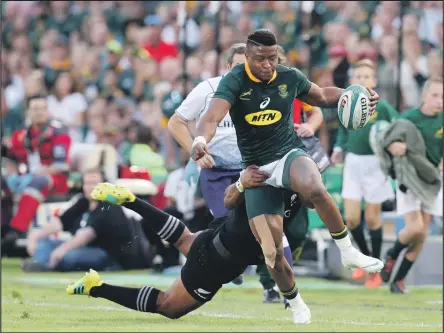  ?? ISITHOMBE NGABE: BACKPAGEPI­X ?? U-APHIWE Dyantyi ongumdlali wamaBhokob­hoko neGolden Lions oqokwe emklomelwe­ni weWorld Rugby Breakthrou­gh Player of the Year.