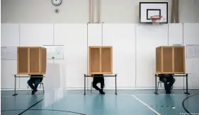  ?? Image : Ste  Loos/Getty Images ?? Un bureau de vote à Berlin lors des élections législativ­es en 2021