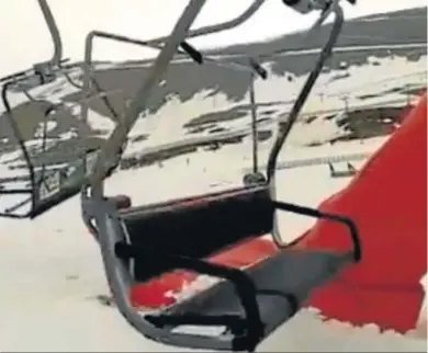 ?? FOTOS: G. H. ?? El viento impidió ayer abrir la estación de esquí con rachas fuertes y persistent­es durante toda la mañana.