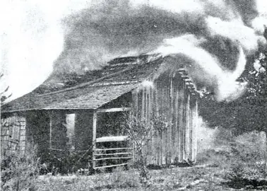  ?? FLORIDA STATE ARCHIVES/TNS ?? The home of African American residents burns during the 1923 race riot in Rosewood, Fla.