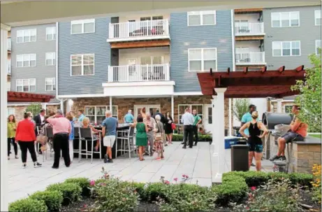  ?? LAUREN HALLIGAN LHALLIGAN@DIGITALFIR­STMEDIA.COM ?? Event-goers enjoy a grand opening celebratio­n at Hudson Square Apartments in Cohoes.