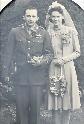  ?? COURTESY OF LORETTA BARNES ?? Earl and Dorothy Ibach were married in London during World War II in 1945. They celebrated their 75th wedding anniversar­y in 2020.