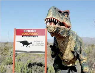  ??  ?? Sin duda Rincón Colorado es el principal atractivo de General Cepeda, sin embargo, el alcalde Juan Salas espera que arriben miles de turistas al pueblo mágico, pese a que la zona paleontoló­gica está cerrada.