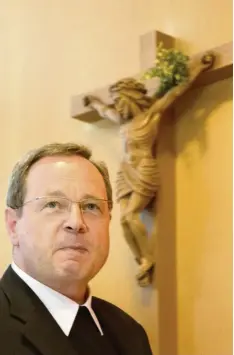  ?? Foto: dpa ?? Georg Bätzing ist neuer Vorsitzend­er der Deutschen Bischofsko­nferenz. Zwei Tage nach seiner Wahl musste er schon einen umstritten­en Beschluss vertreten.