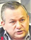  ??  ?? Víctor Balbuena, uno de los afiliados de Unace que denuncia a la fiscala Ana Girala por no investigar irregulari­dades en el partido, según alega.