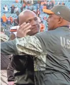  ?? DAVID ?? Neither Bengals coach Marvin Lewis, right, nor the Browns’ Hue Jackson has ever won a playoff game. KOHL/USA TODAY SPORTS