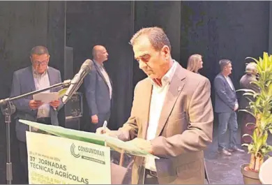 ?? D. A. ?? El alcalde José Miguel Hernández durante la firma del convenio esta semana.