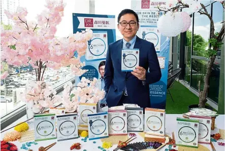  ??  ?? Dr. Jou Biotech’s chief executive officer Dr Jou with a range of pharmaceut­ical grade facial masks. — Photo: Watsons