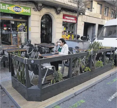  ?? Elisenda Pons ?? Una terraza de la calle del Rosselló de Barcelona.