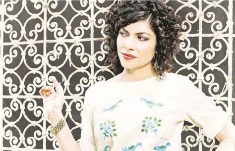  ?? Sarah Wilson ?? Carrie Rodriguez’s new album, “Lola,” features songs in Spanish and English.