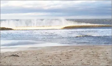  ??  ?? Plunging breakers at Druridge Beach, Northumbri­a, United Kingdom on Christmas Day 2016. – Photo by Dr JB Wilsdon