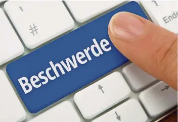  ?? FOTO: FOTOLIA ?? Mit nur einem Klick illegale Inhalte im Internet melden: So schnell geht es noch nicht. Spezielle Online-Angebote nehmen jedoch Beschwerde­n von Nutzern entgegen und leiten diese gegebenenf­alls an die Polizei weiter.