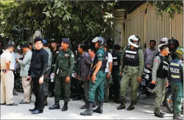  ?? PHA LINA ?? Armed police and security guards gather to shut down the screening of the news report on Kem Ley’s murder yesterday in Phnom Penh.