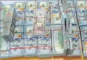  ?? HT PHOTO ?? Forex worth $890,000 (₹6.14 crore) seized from the Chinese nationals apprehende­d on Monday.