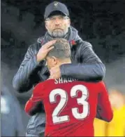  ?? REUTERS ?? ▪ Liverpool manager Juergen Klopp consoles Xherdan Shaqiri.